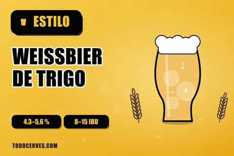 Vaso alto de weissbier turbia dorada con espuma abundante